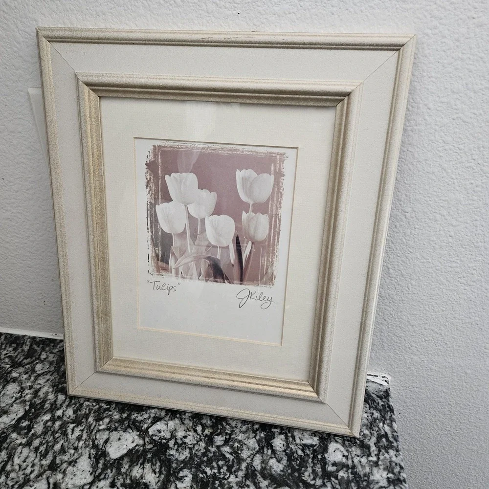 Tulips‎ Print with J.Kiley Signature in a beige and gold glitter wooden frame